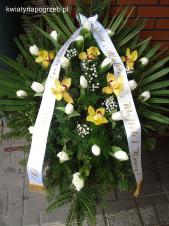 Wiązanka pogrzebowa z kwiatów żywych, wielkość: średnia, tulipan biały, storczyk złoty (Cymbidium), zieleń dekoracyjna, liść palmy, podkład jodłowy, szarfa satynowa szer. 7 cm (+20 zł).